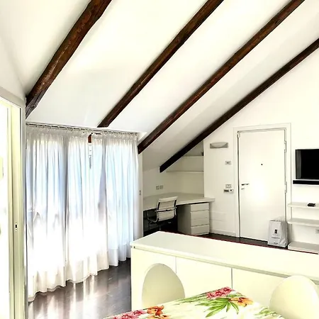 Garibaldi Apartment *